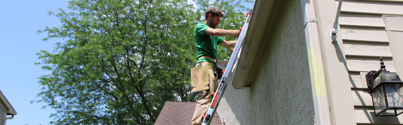 inspector doing a ladder assist